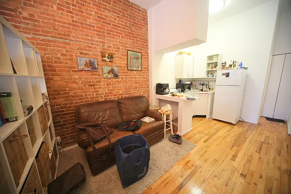 Rented by Metropolitan Realty | media 34