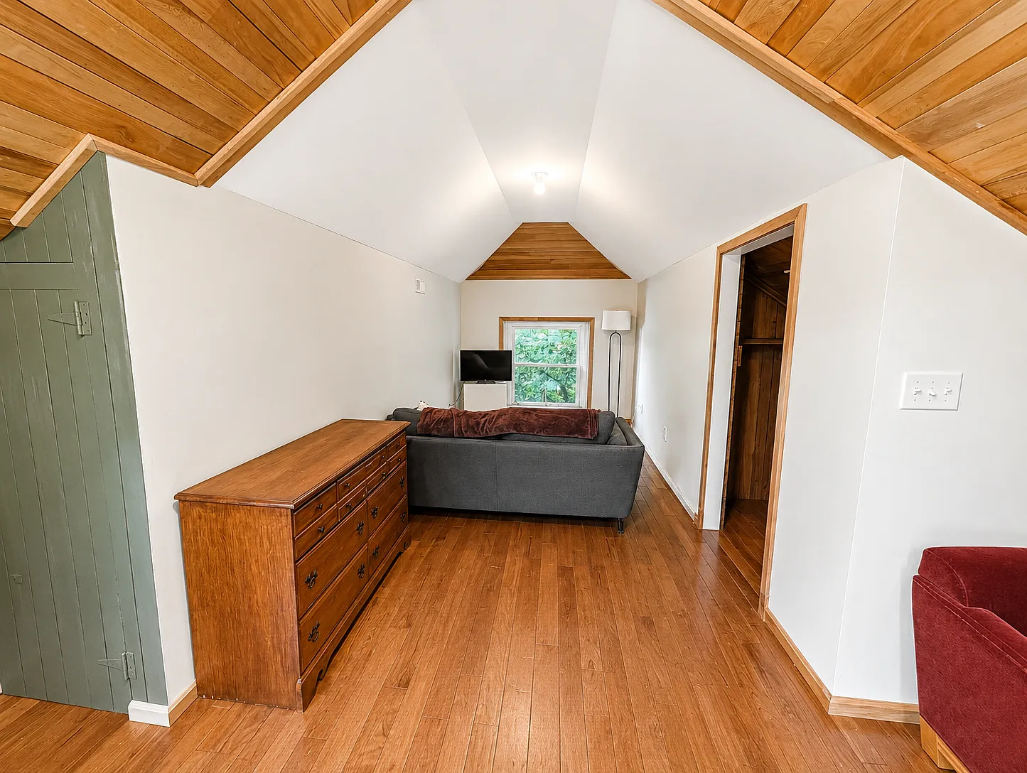 2 bed, 2000 sqft, $2,100 — Photo 3