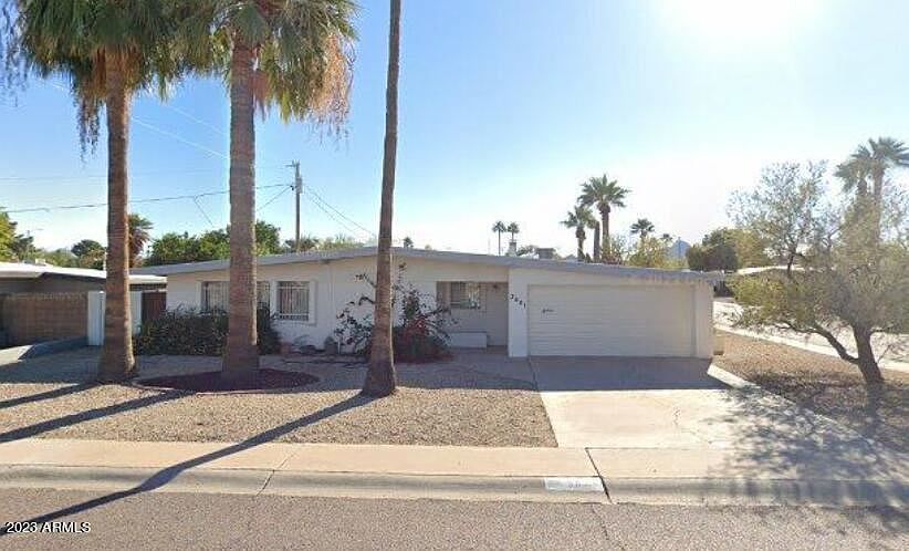 1st image of 3621 E Laurel Ln