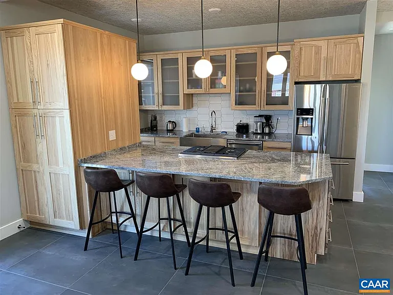 808 Elliott Ave — Photo 4