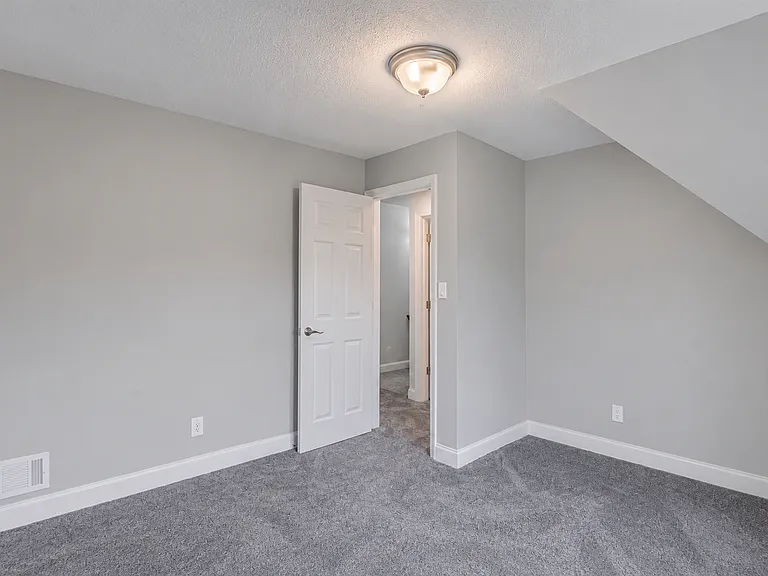 4131 Lake St — Photo 17