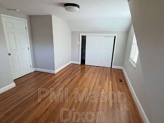 3rd image of 330 Compton Ave