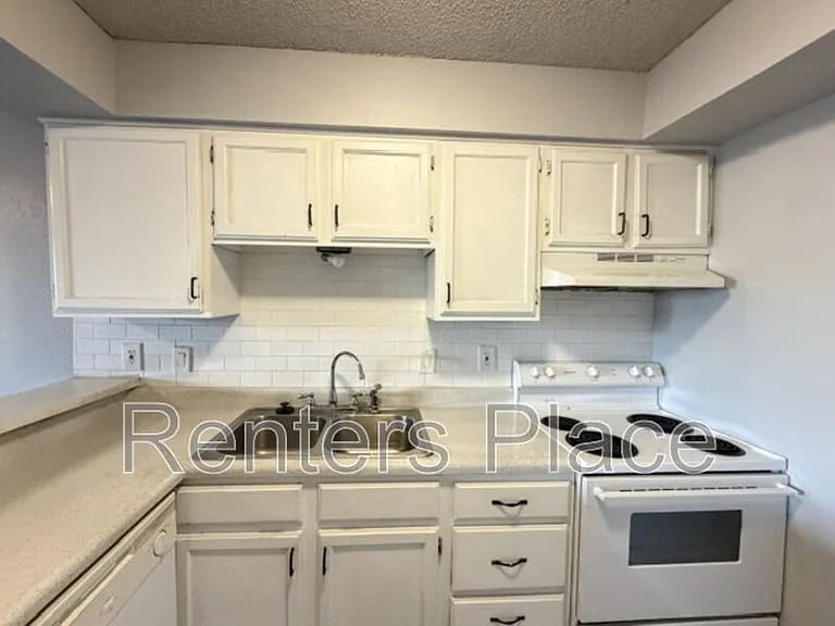 1207 S Quaker Ave #101 — Photo 5