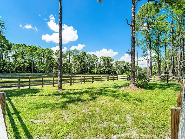 1835 Stallion Dr #STALLS — Photo 23