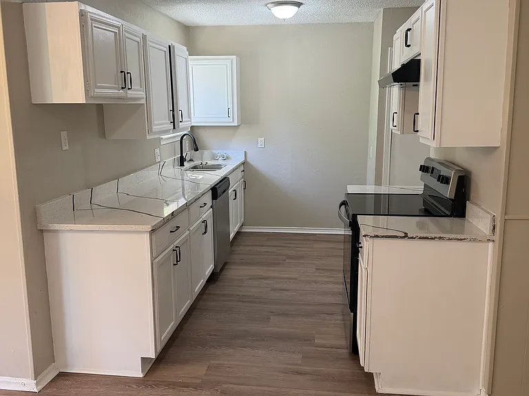 4871 Bedford Dr — Photo 10