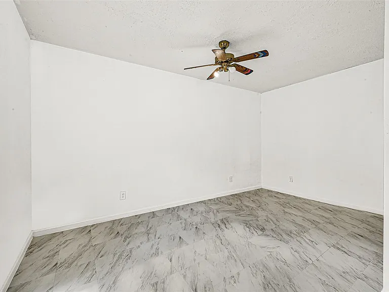 14336 Victoria St — Photo 18