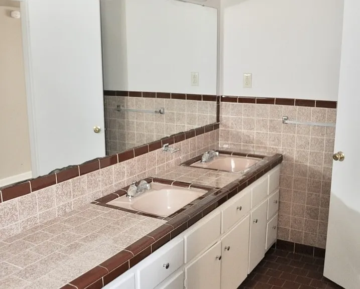1434 W Water St — Photo 15