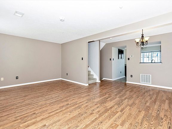5th image of 5621 Queen Anne Ct