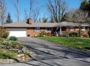 880 W Outer Dr, Oak Ridge, TN 37830