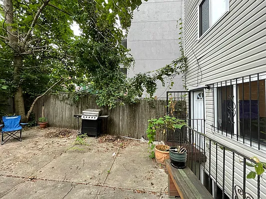 Rented by Pear NYC LLC | media 42