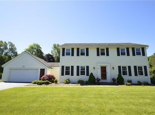 31 Chillington Ln, Mendon, NY 14506