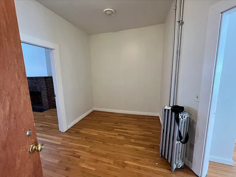 24 Isabella St #3 — Photo 4