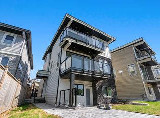 340 E Keith Rd, North Vancouver, BC V7L 1V7