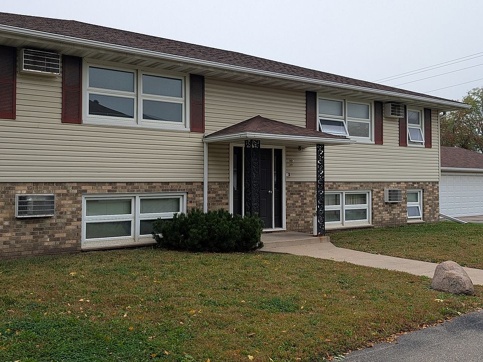 1512 10th Ave SE. 
#1-lower level unit