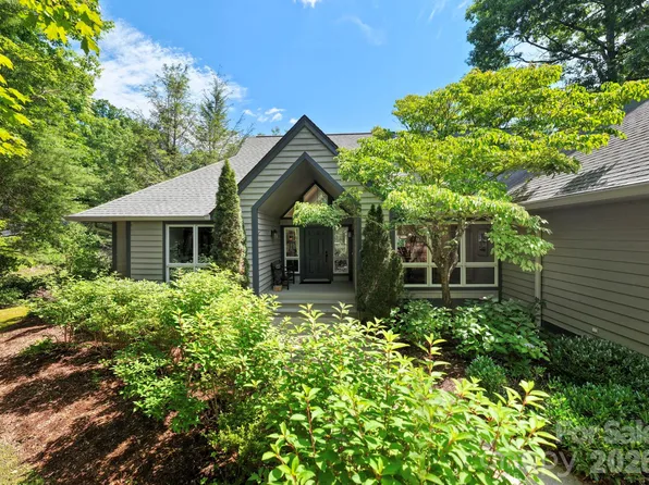 168 Overlook Dr, Flat Rock, NC 28731