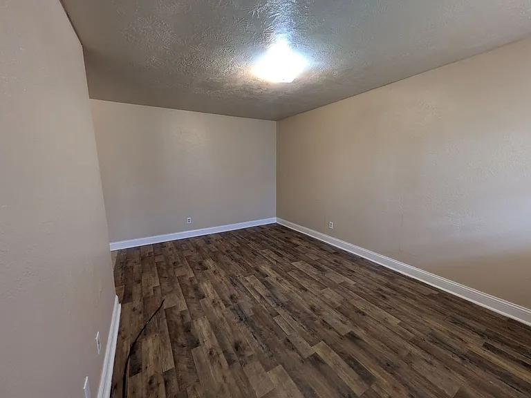 893-905 Campus St — Photo 16