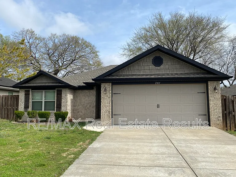 2411 S 11th Pl — Photo 1
