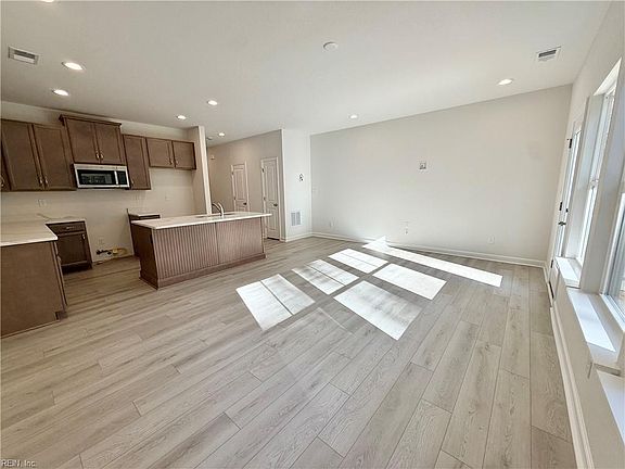 5th image of 1011 Serene Rd #102