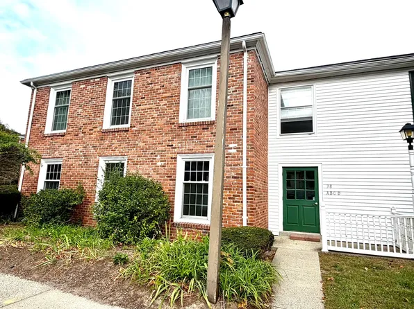 38 Yorktown Dr APT A, Springfield, MA 01108