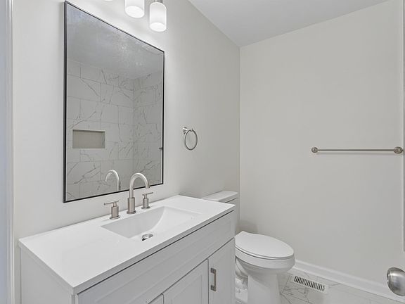 5th image of 5874 Dogwood Cir