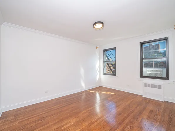 269 Bennett Avenue image 7 of 12