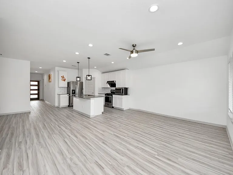 7007 Fleetwood Crescent Way — Photo 5