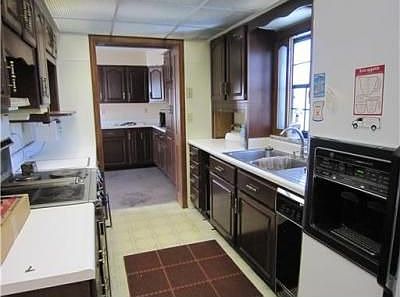 3rd image of 315 Karen St