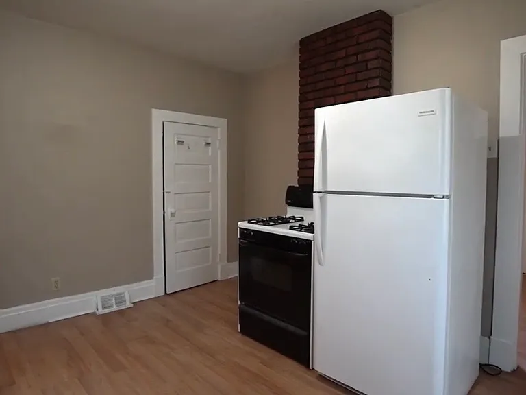 109 Gross St — Photo 3