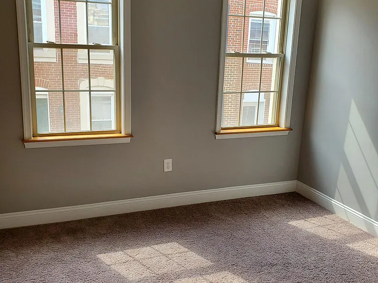 109 N Bradford St — Photo 5