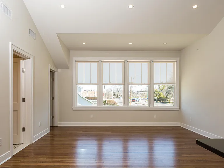 1191 E Putnam Ave #3 — Photo 2