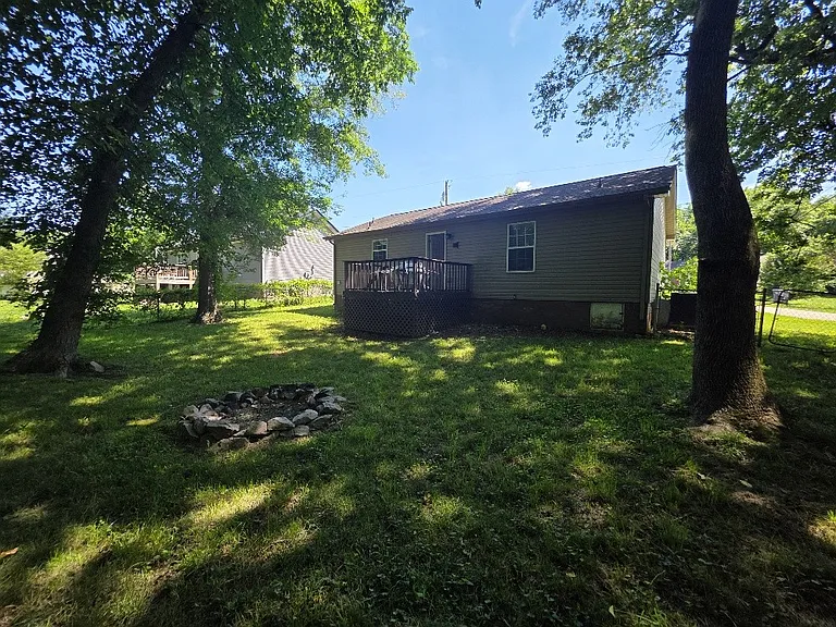 105 Monarch Ln — Photo 17
