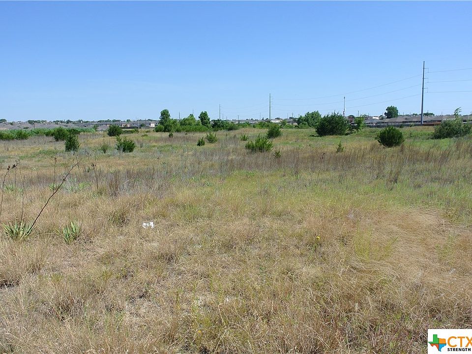 2nd image of 402 W Elms Rd