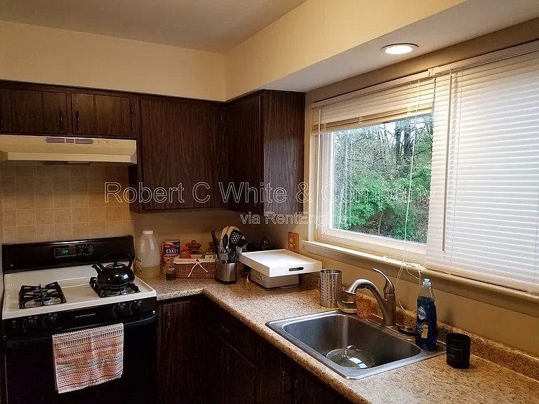 35 Glenview Dr — Photo 3