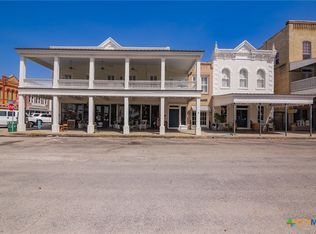 102-110 N Courthouse Sq, Goliad, TX 77963
