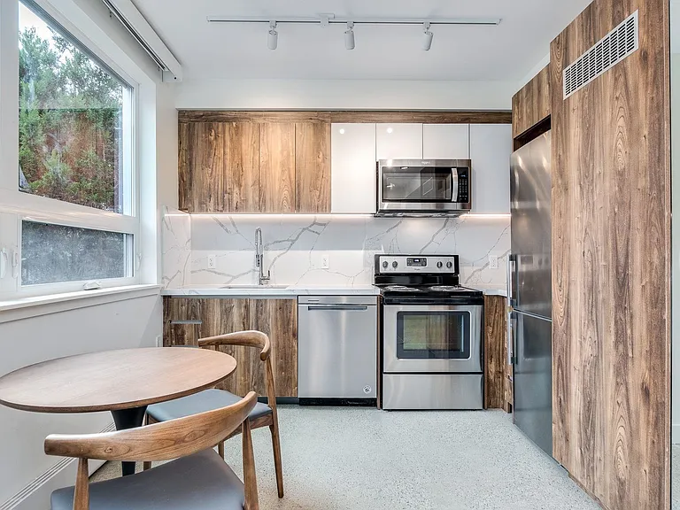 1170 Barclay St #301 — Photo 11