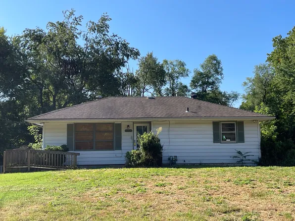 6323 Cernech Rd, Kansas City, KS 66104