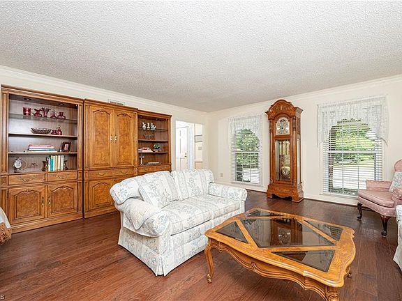 5th image of 5 Sun Oak Ct