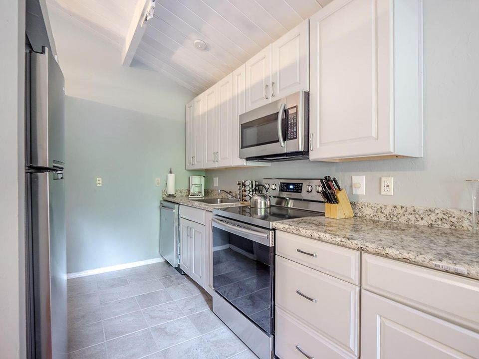 1st image of 120 Lake Dr #6