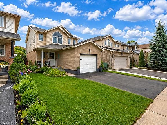 2nd image of 925 Copper Leaf Cres