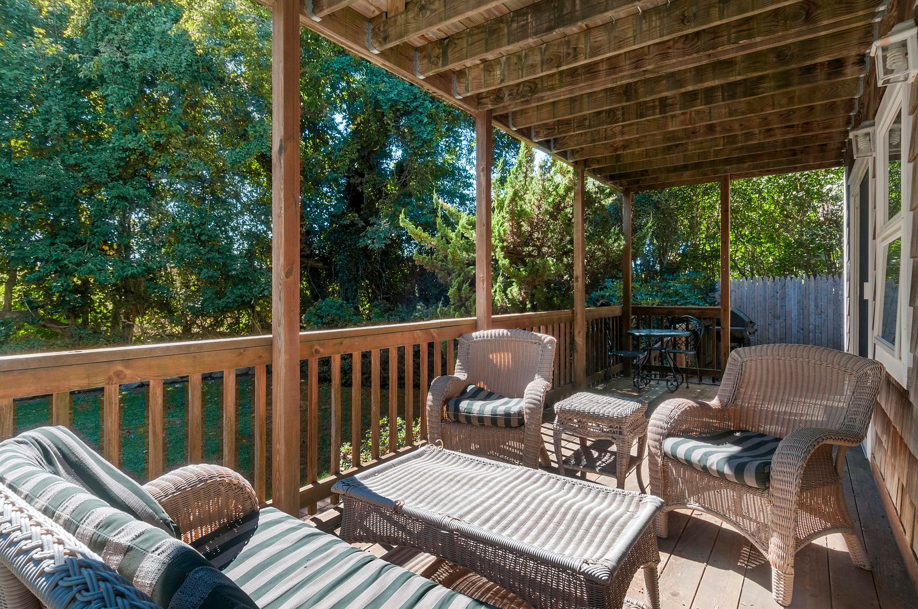 24 Stratton Square, East Hampton, NY 11937 Out East