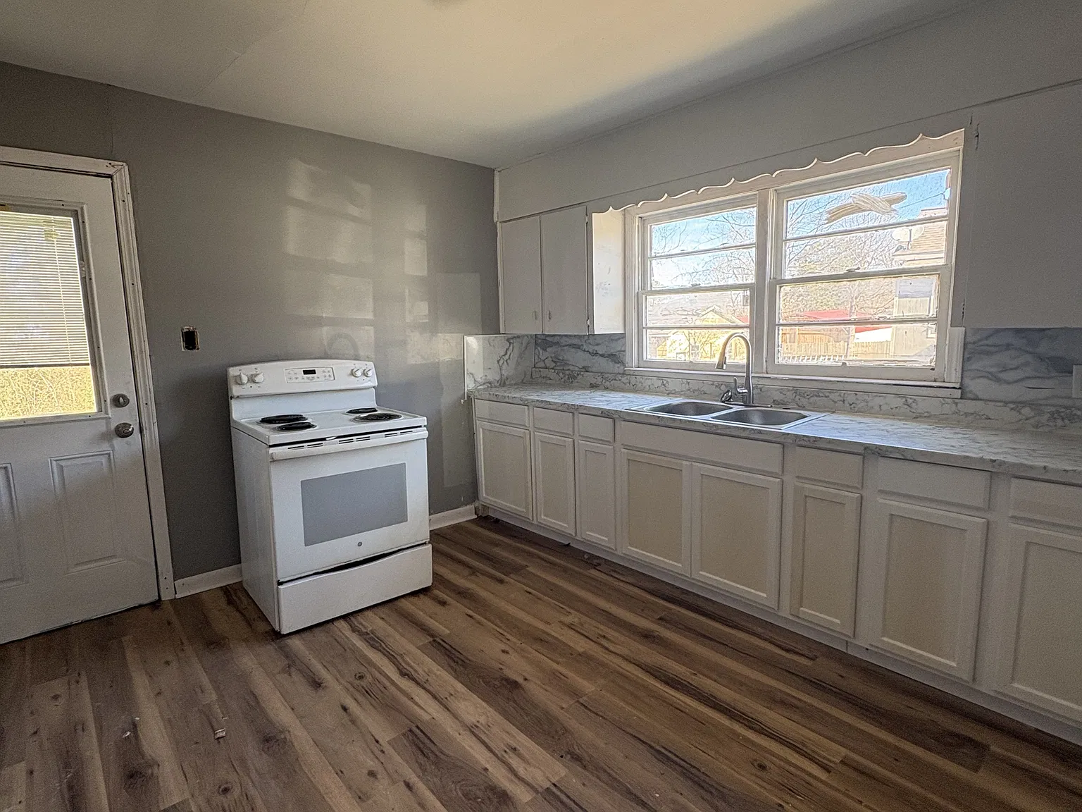 810 Fairfax Avenue - 1 — Photo 4