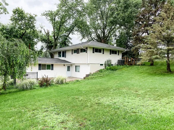 2702 140th St NW, Swisher, IA 52338