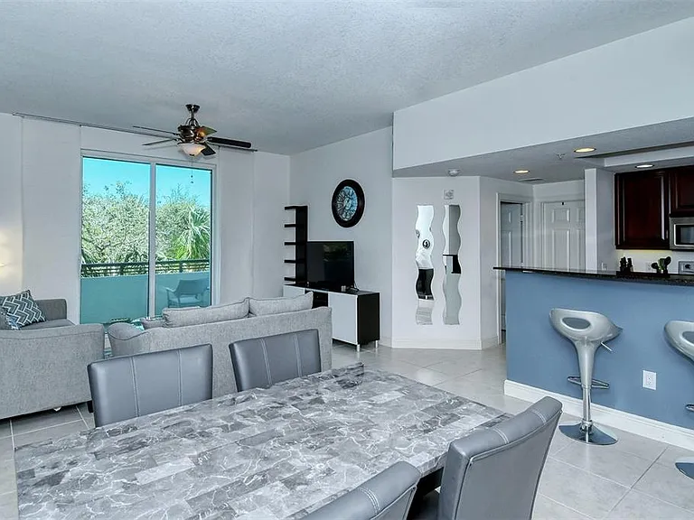 800 N Tamiami Trl #203 — Photo 4