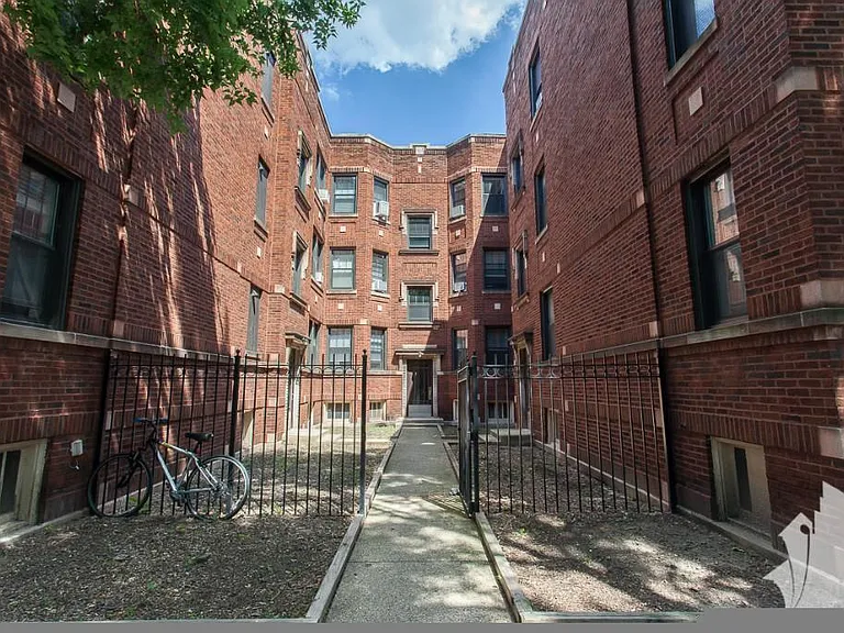 4720 N Leavitt St #2 — Photo 2