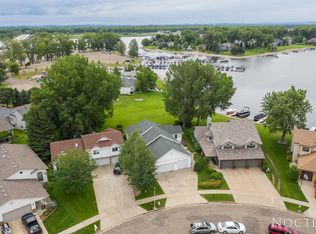 3016 Northshore Loop SE, Mandan, ND 58554