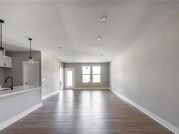 3rd image of 29792 Lobello Dr