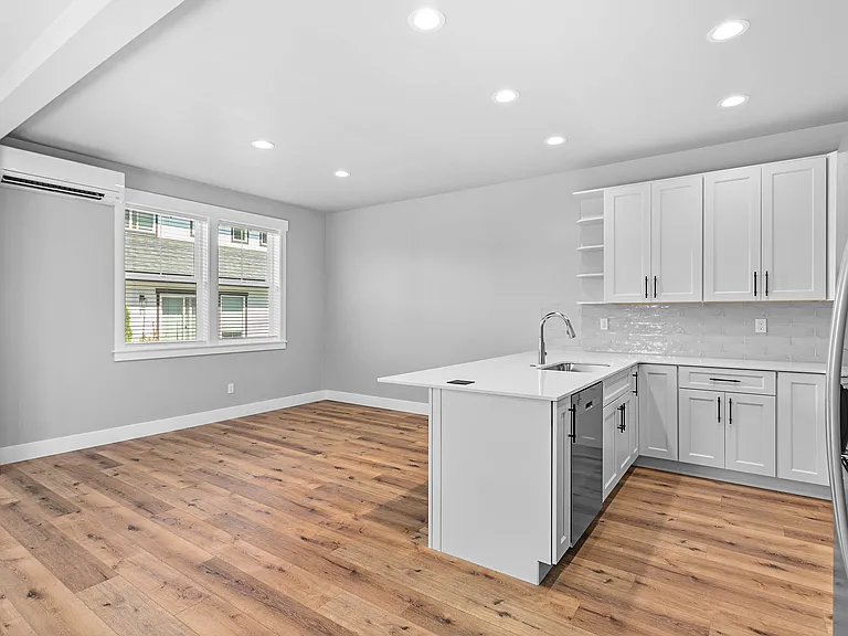 2205 Dejong Dr — Photo 5