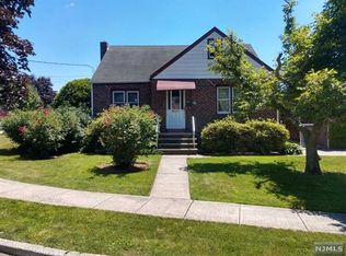 8 Elizabeth Ct, Secaucus, NJ 07094
