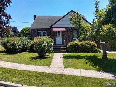 8 Elizabeth Ct, Secaucus, NJ, 07094