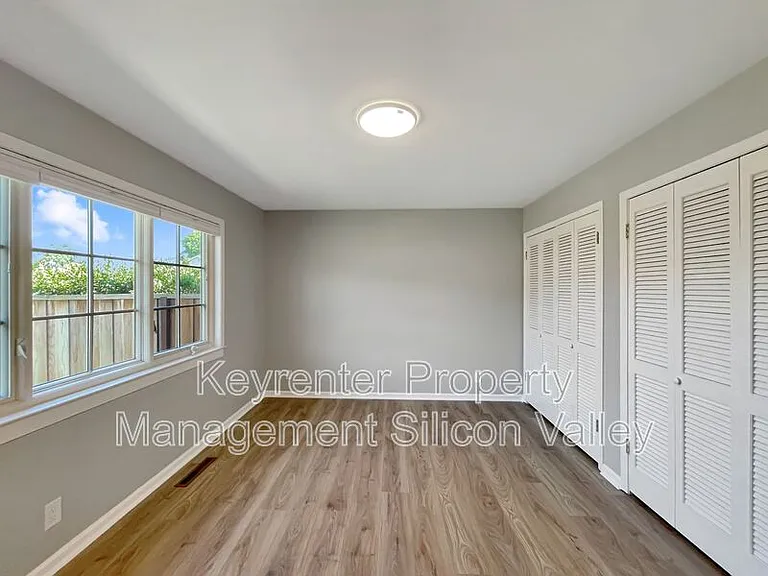 373 Redwood Ave — Photo 14